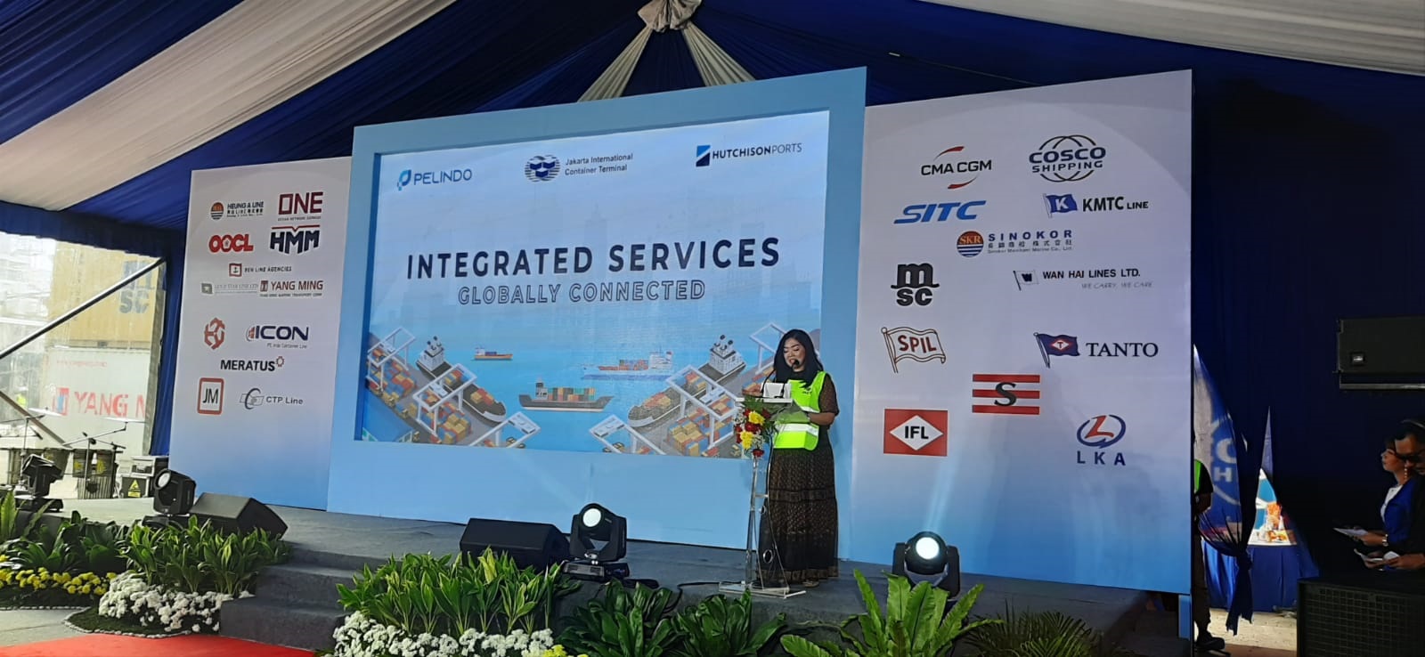 JICT Resmikan Pengoperasian 2 Quay Crane Super Post Panamax Terbaru