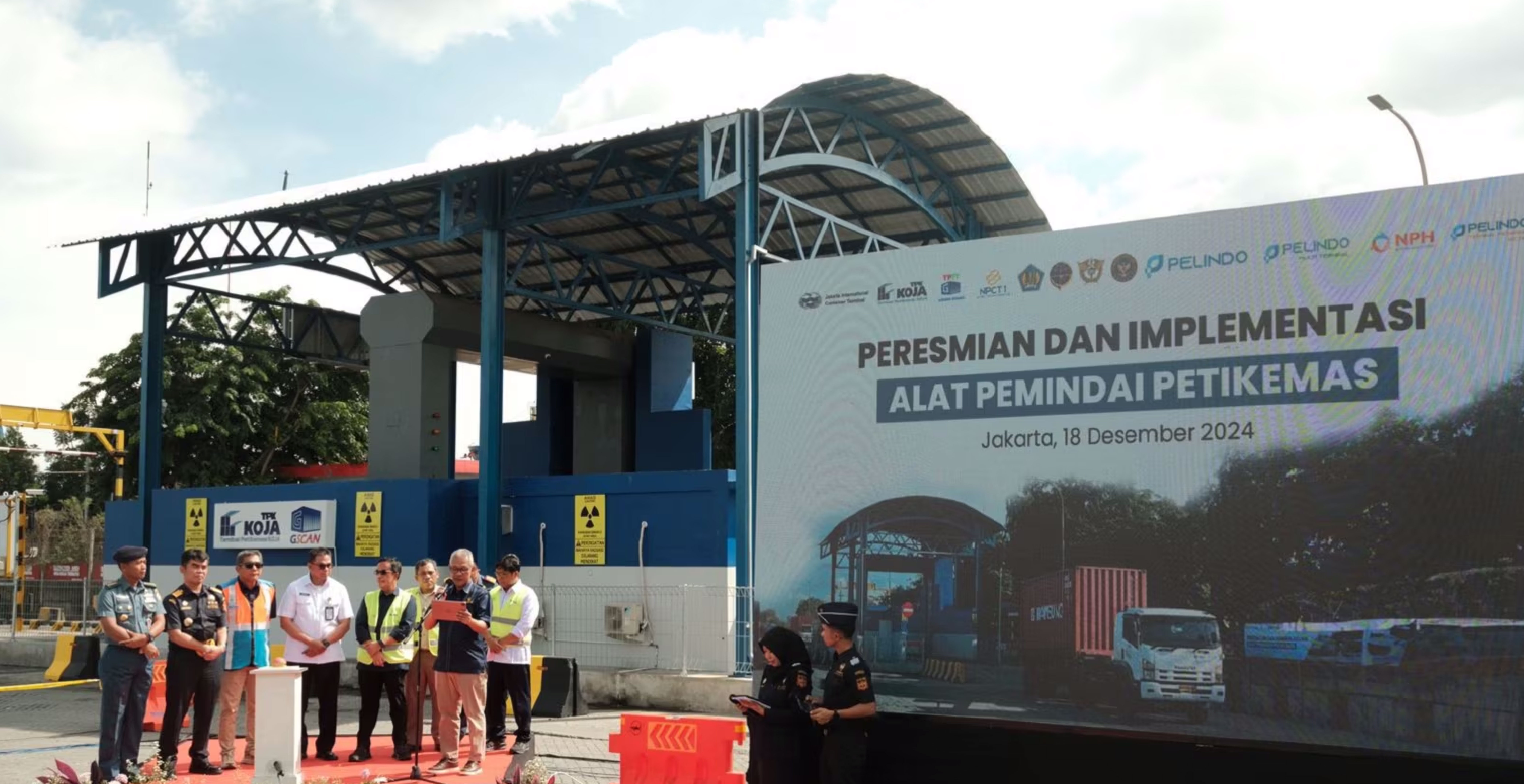 Advanced Container Scanner Officially Operates in Tanjung Priok: Can it Curb Export-Import Violations?